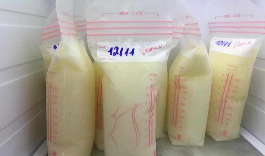 Ghi ngày vắt sữa trên túi trữ sữa