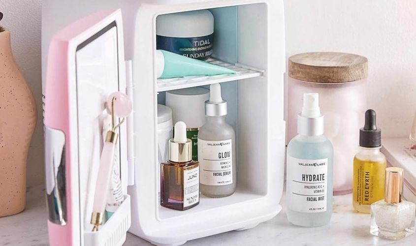 Cần xem xét thành phần của mỹ phẩm trước khi bảo quản trong tủ lạnh