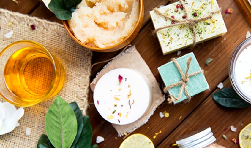 Mỹ phẩm hữu cơ chứa thành phần thiên nhiên nên bạn phải bảo quản trong tủ lạnh