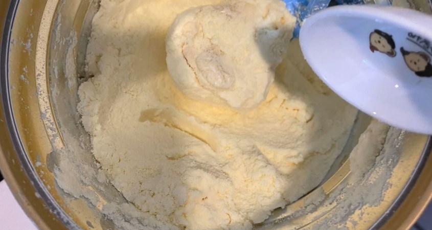 không để nước rớt vào hộp sữa