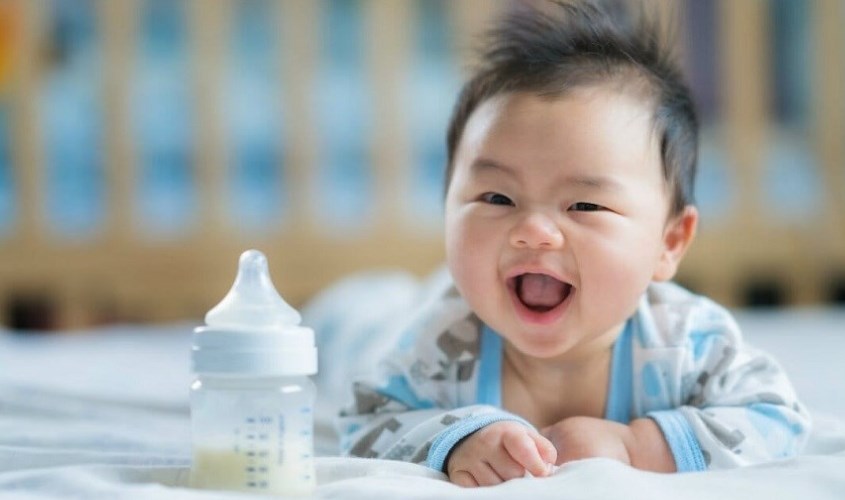 Sữa Similac và Enfamil đều giúp bé phát triển toàn diện