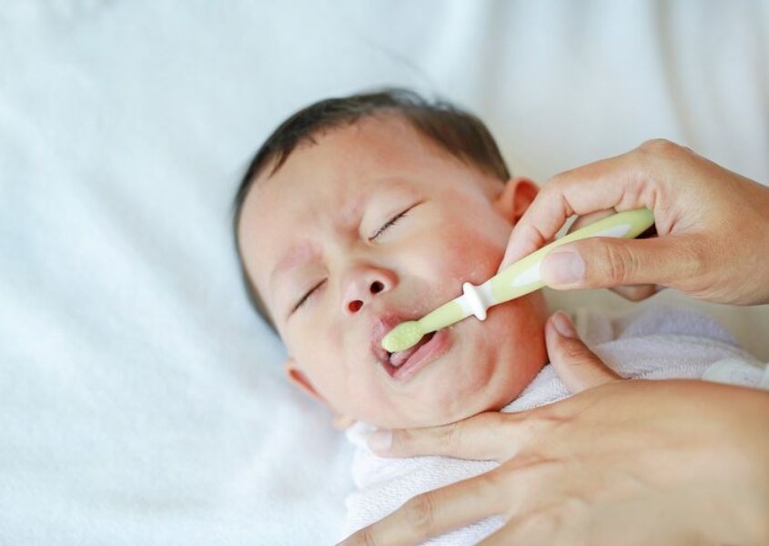 Breastfeeding After Your Baby Gets Teeth 