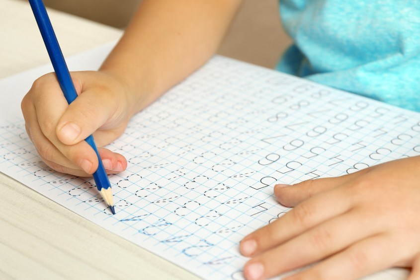 Cách dạy trẻ tập viết chữ và tập viết số gần như tương tự nhau