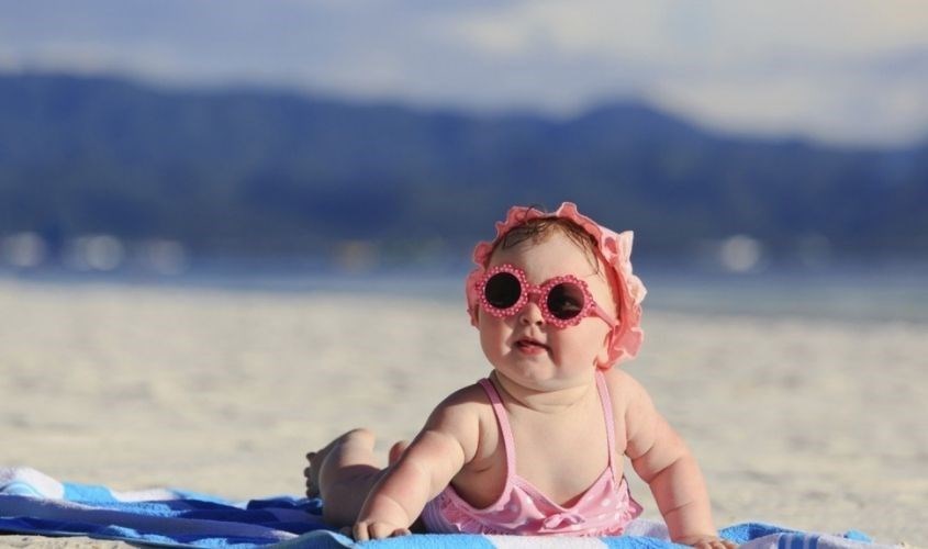 Tắm nắng giúp bé hấp thụ vitamin D