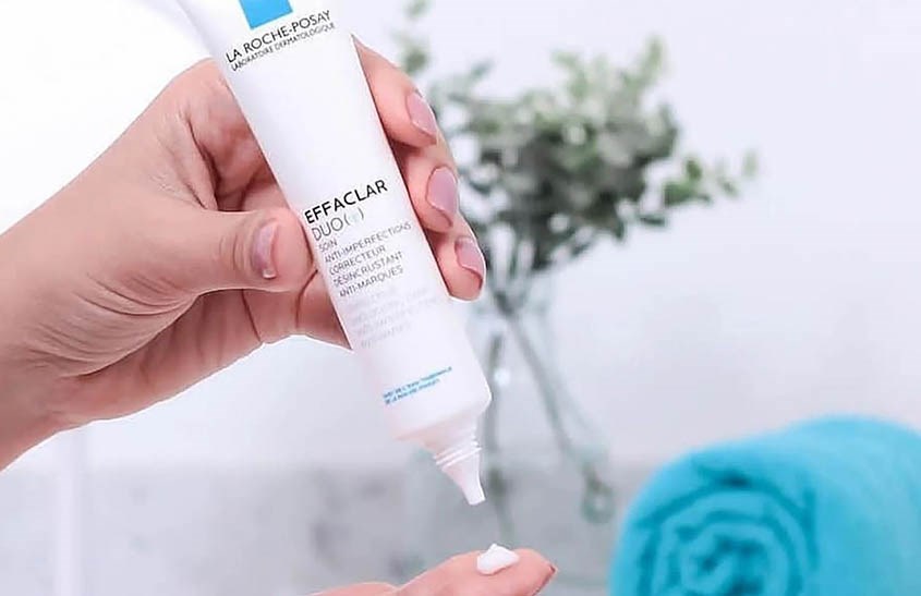 La Roche Posay Effaclar Dou+ là dạng kem màu trắng đục