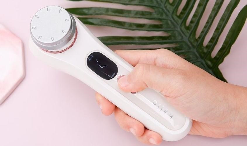 Máy đẩy tinh chất Halio điều khiển bằng nút nhấn giúp bạn dễ dàng thao tác