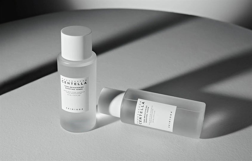 Toner tăng cường dưỡng sáng da Skin1004 Madagascar Centella Tone Brightening Boosting 210 ml