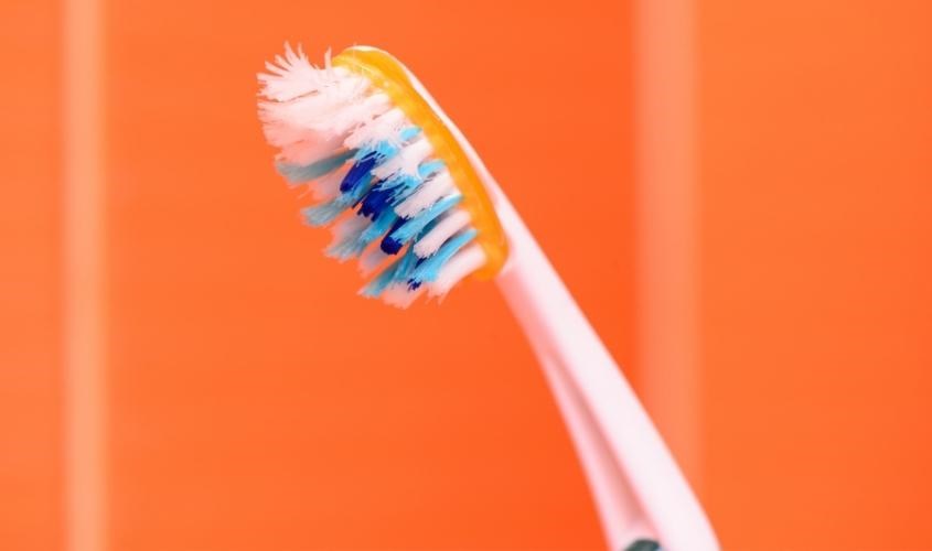 Lông bàn chải bạc màu, bị mài mòn