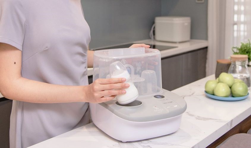 Máy hâm sữa và tiệt trùng Moaz BeBe khoang chứa rộng