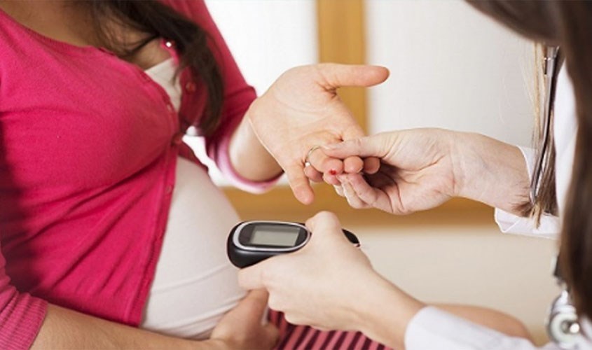 Mẹ bầu bị tiểu đường thai kỳ không nên uống mật ong Mẹ bầu bị tiểu đường thai kỳ không nên uống mật ong