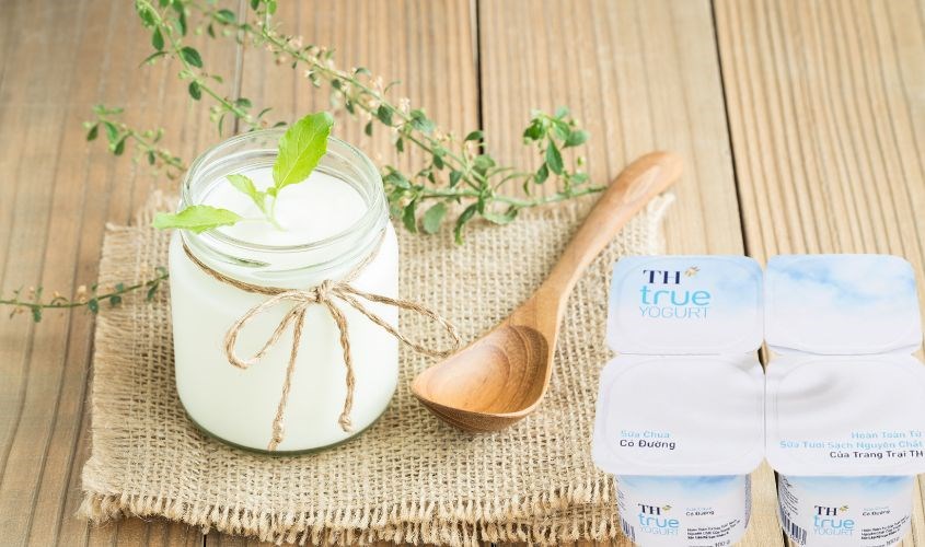 Lốc 4 hộp sữa chua có đường TH true YOGURT 100g