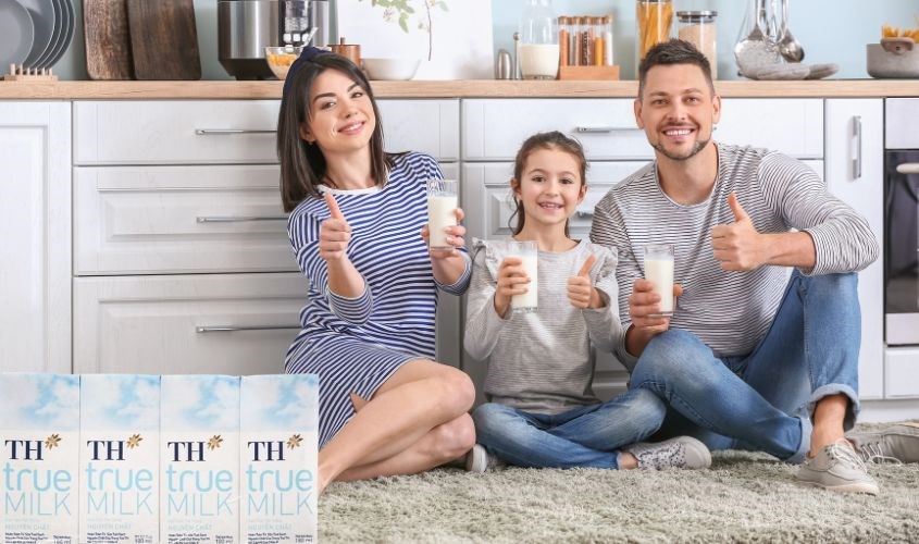 Lốc 4 hộp sữa tươi TH true MILK không đường 180 ml