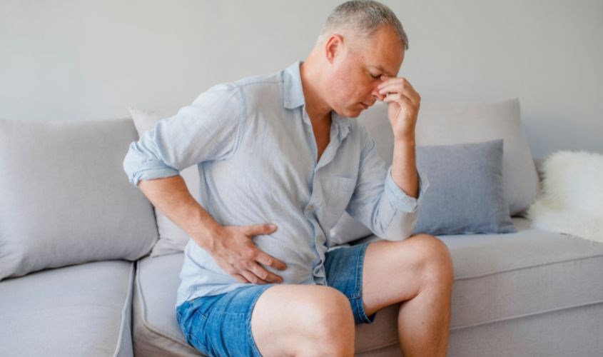 Váng sữa có thể gây đầy bụng và khó tiêu ở người già