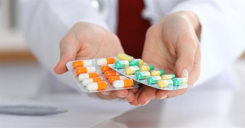 Sử dụng phác đồ Tây Y để trị mụn viêm