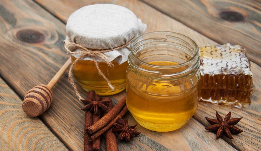 Mật ong và bột quế