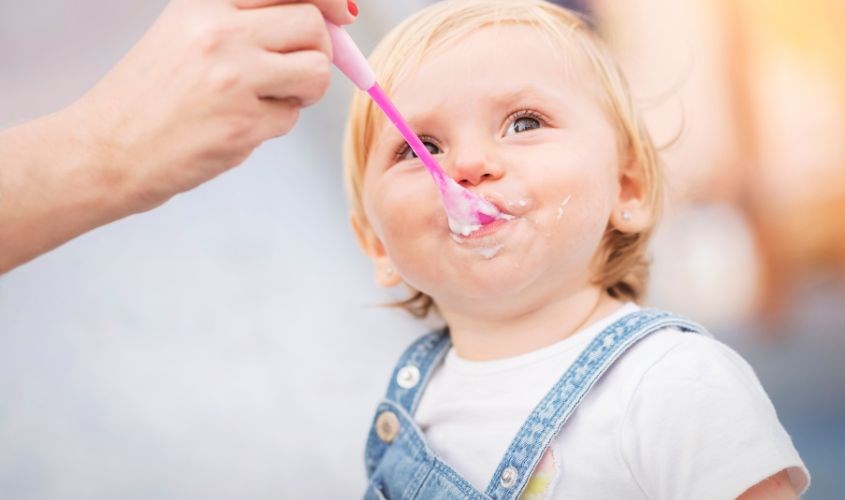 Bé bị tiêu chảy có thể ăn sữa chua