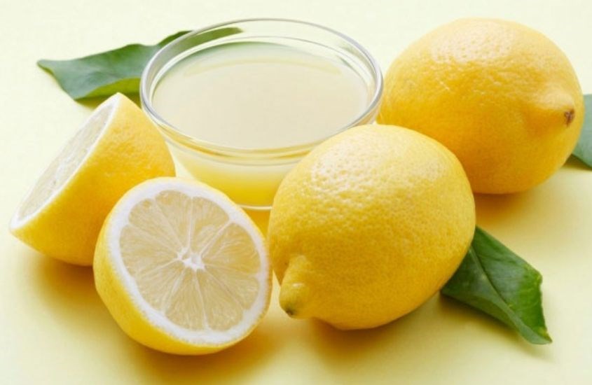 Trị nứt gót chân bằng chanh