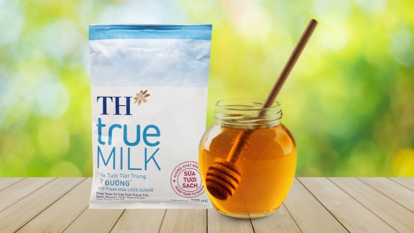 Sữa tươi TH true MILK ít đường 220 ml (từ 1 tuổi)