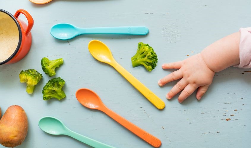 Kỹ năng gập cổ tay rất quan trọng trong quá trình tập cầm thìa