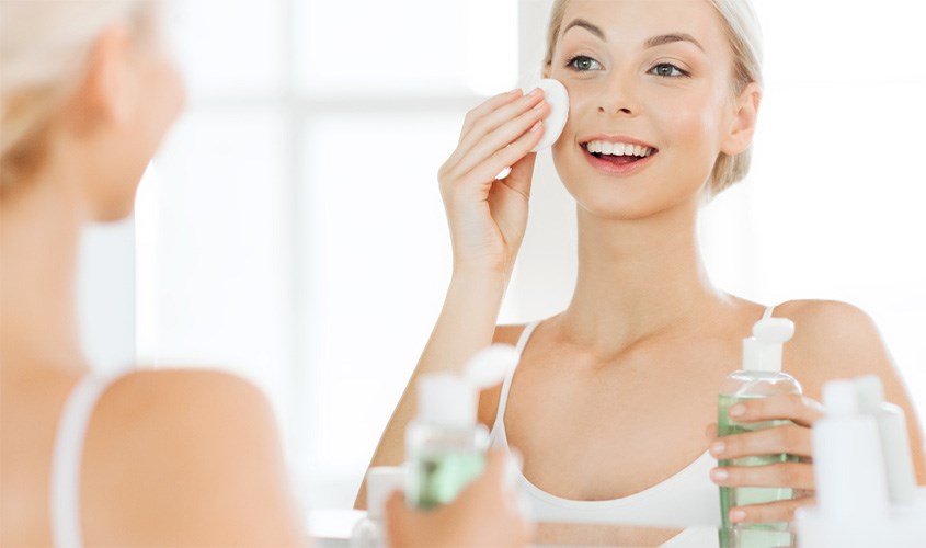 Dùng thêm toner để cân bằng độ pH cho da