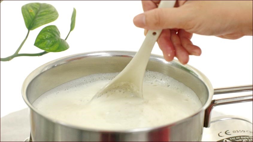 Uống sữa đậu nành được nấu chín hoàn toàn
