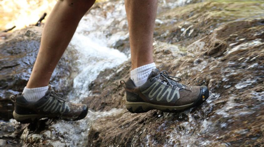 Lựa chọn những đôi giày trekking có phần lót êm sẽ giúp bạn thoải mái di chuyển