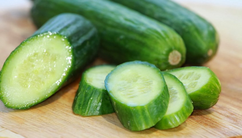 Dưa leo giúp tẩy tế bào chết môi trong mùa khô hiệu quả