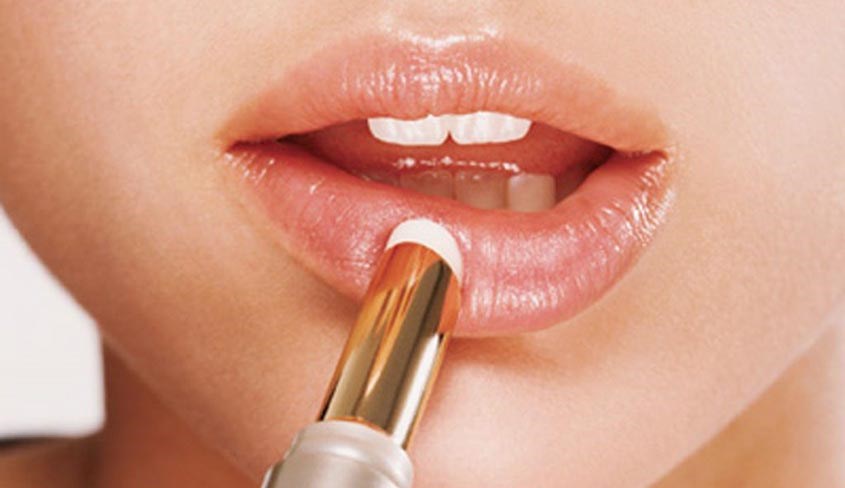 Sau khi tẩy tế bào chết cho môi cần bôi son dưỡng