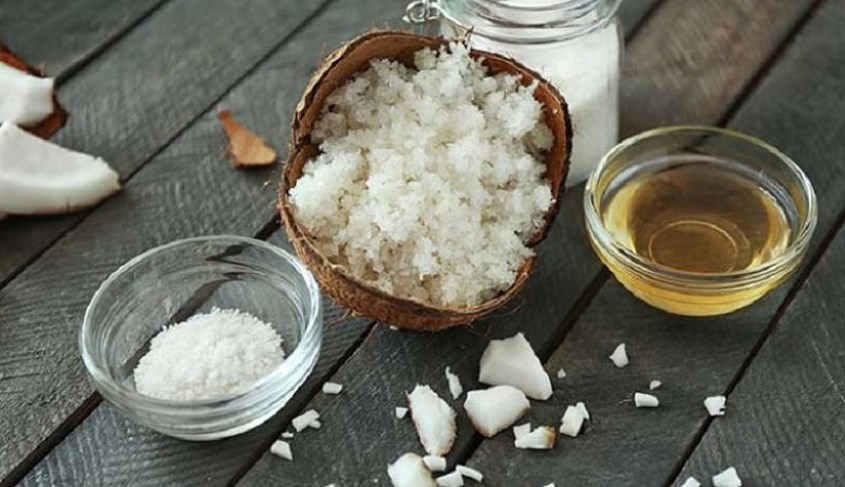 Tẩy tế bào chết bằng dầu dừa và đường cát mịn