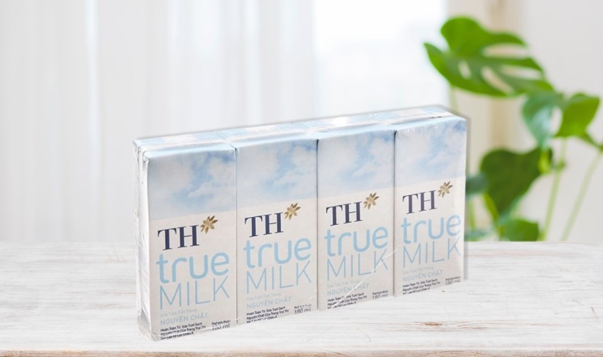 Lốc 4 hộp sữa tươi tiệt trùng TH true MILK không đường 180 ml