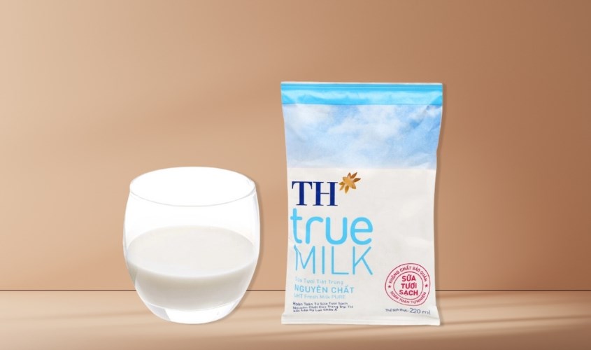 Sữa tươi tiệt trùng TH true MILK không đường 220 ml
