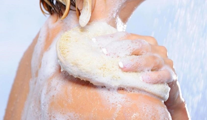 Sau khi tẩy tế bào chết body nên làm gì để da trắng, mịn màng?