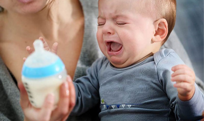 Để bé học cách tìm kiếm bình sữa khi đói Để bé học cách tìm kiếm bình sữa khi đói