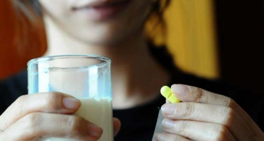 Không dùng sữa tươi với thuốc