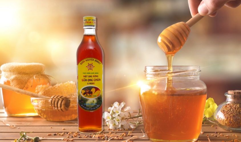 Mật ong rừng nguyên chất pha sữa ong chúa U Minh Xuân Nguyên 500 ml Mật ong rừng nguyên chất pha sữa ong chúa U Minh Xuân Nguyên 500 ml