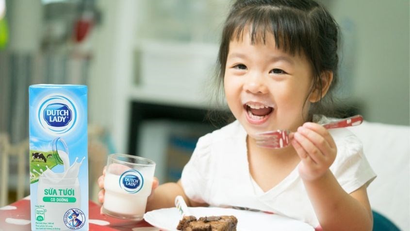 Thùng 48 hộp sữa tươi Dutch Lady có đường 180ml