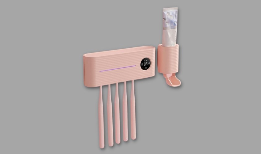 Vệ sinh bàn chải bằng máy tiệt trùng tia UV