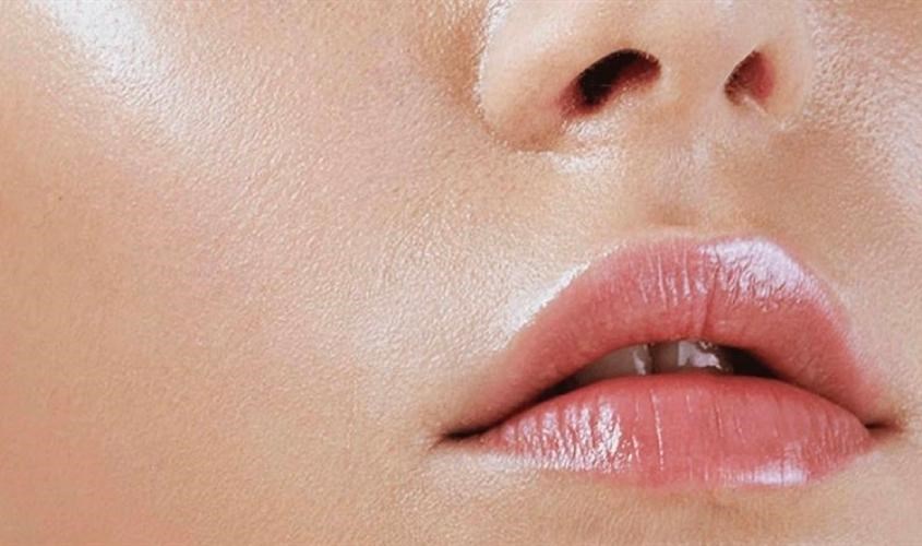 Bã nhờn là một hỗn hợp gồm chất béo và các mảnh vụn tế bào trên bề mặt da tạo thành