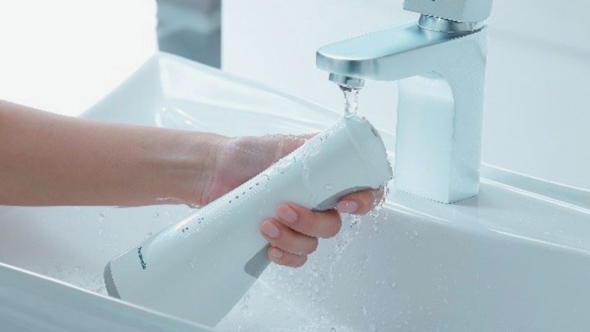 Không nên ngâm máy trong nước quá lâu