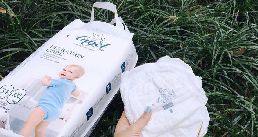 Bỉm Angel màu trắng với thiết kế nhỏ gọn