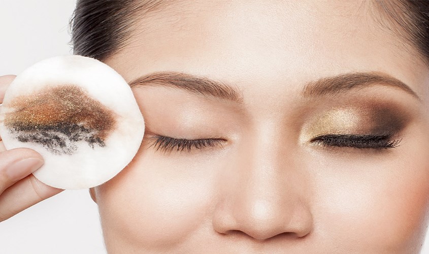 Chọn tẩy trang phù hợp với mắt và môi