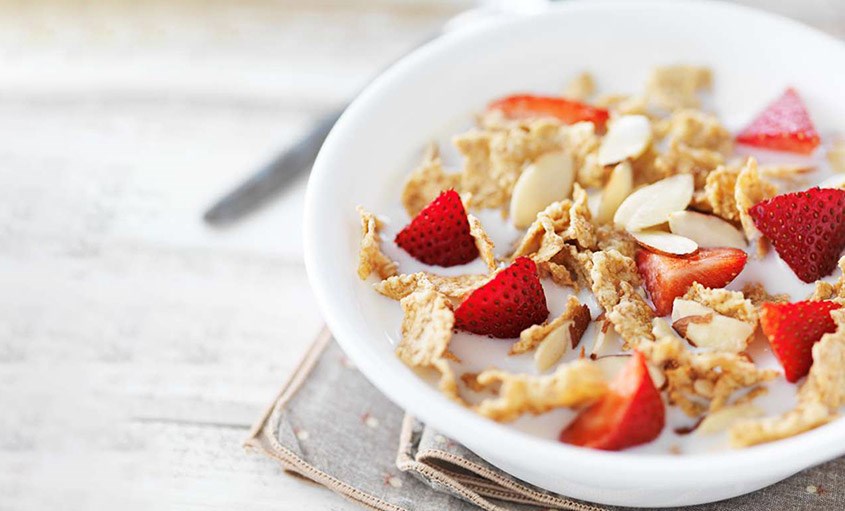 Bạn nên uống vào buổi sáng