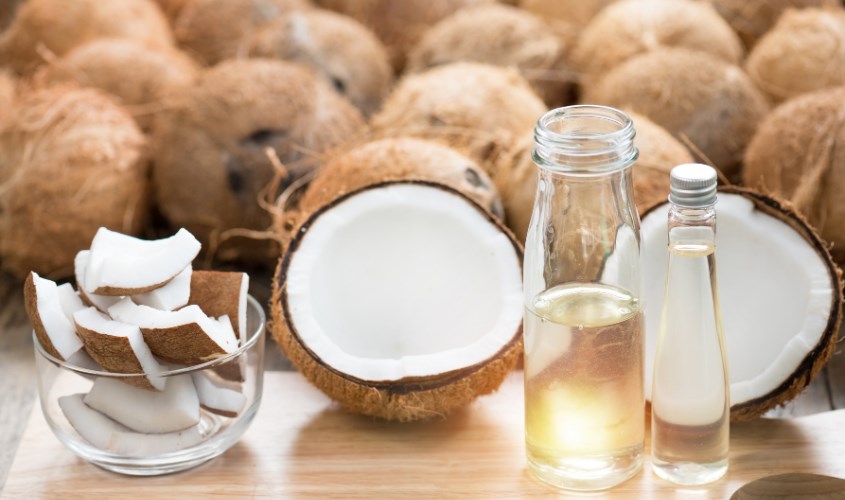 Dầu dừa là nguyên liệu có thể thay thế nước tẩy trang Dầu dừa là nguyên liệu có thể thay thế nước tẩy trang