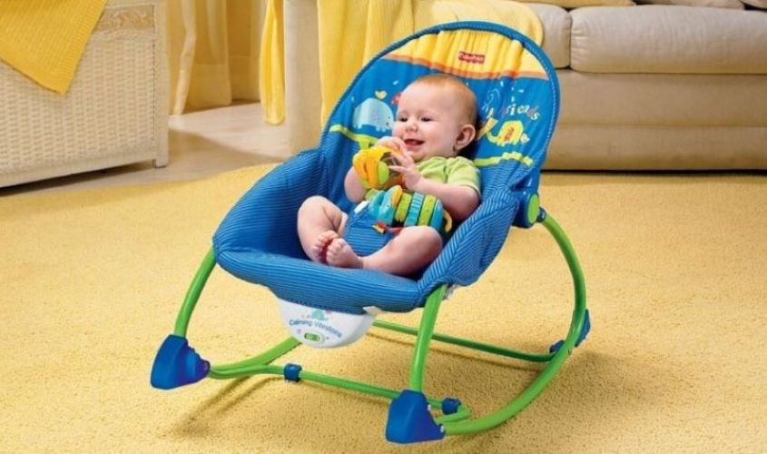 Nên chọn ghế rung cho phần đệm nâng đỡ tốt, giúp bé thoải mái và không ảnh hưởng đến cột sống