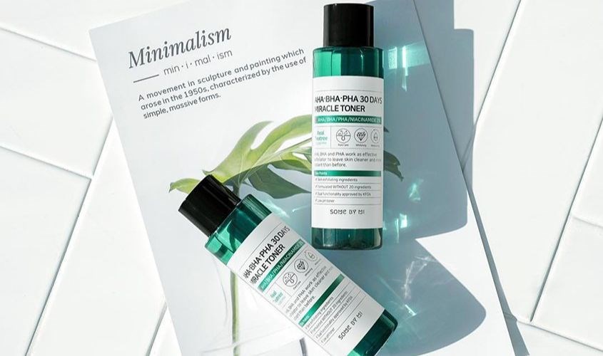 Dùng toner để cấp ẩm và cân bằng sau khi đắp mặt nạ