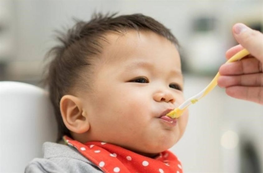 Cách cho trẻ nhỏ uống nước dừa an toàn Lưu ý khi cho trẻ nhỏ uống nước dừa