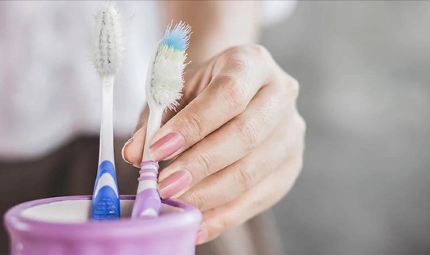 Nên thay bàn chải định kỳ sau 3 - 4 tháng sử dụng
