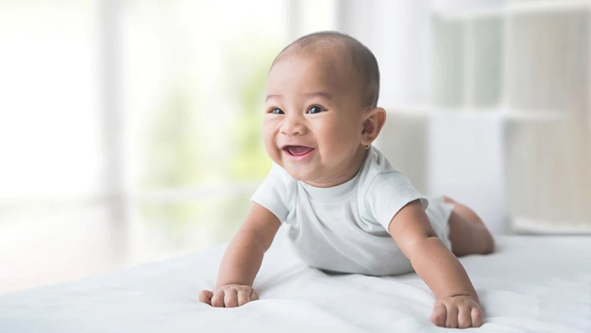 Trẻ 7 tuần tuổi sẽ trải qua nhiều khoảnh khắc thú vị. Nguồn: Shutterstock