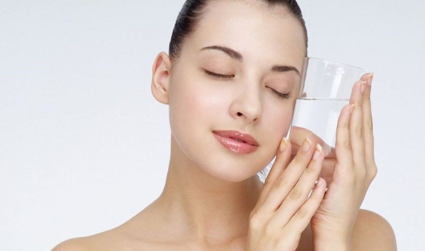 Uống đủ nước mỗi ngày