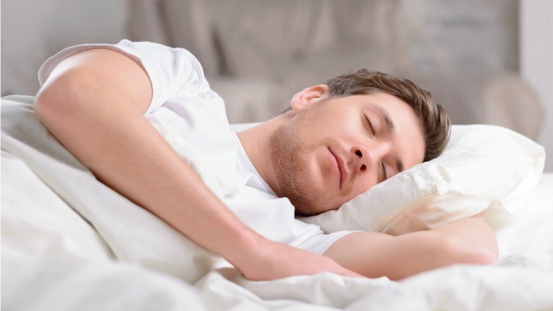 Ngủ không đủ giấc khiến cơ thể bạn mệt mỏi, giảm testoserone, tăng nguy cơ rối loạn cương dương[